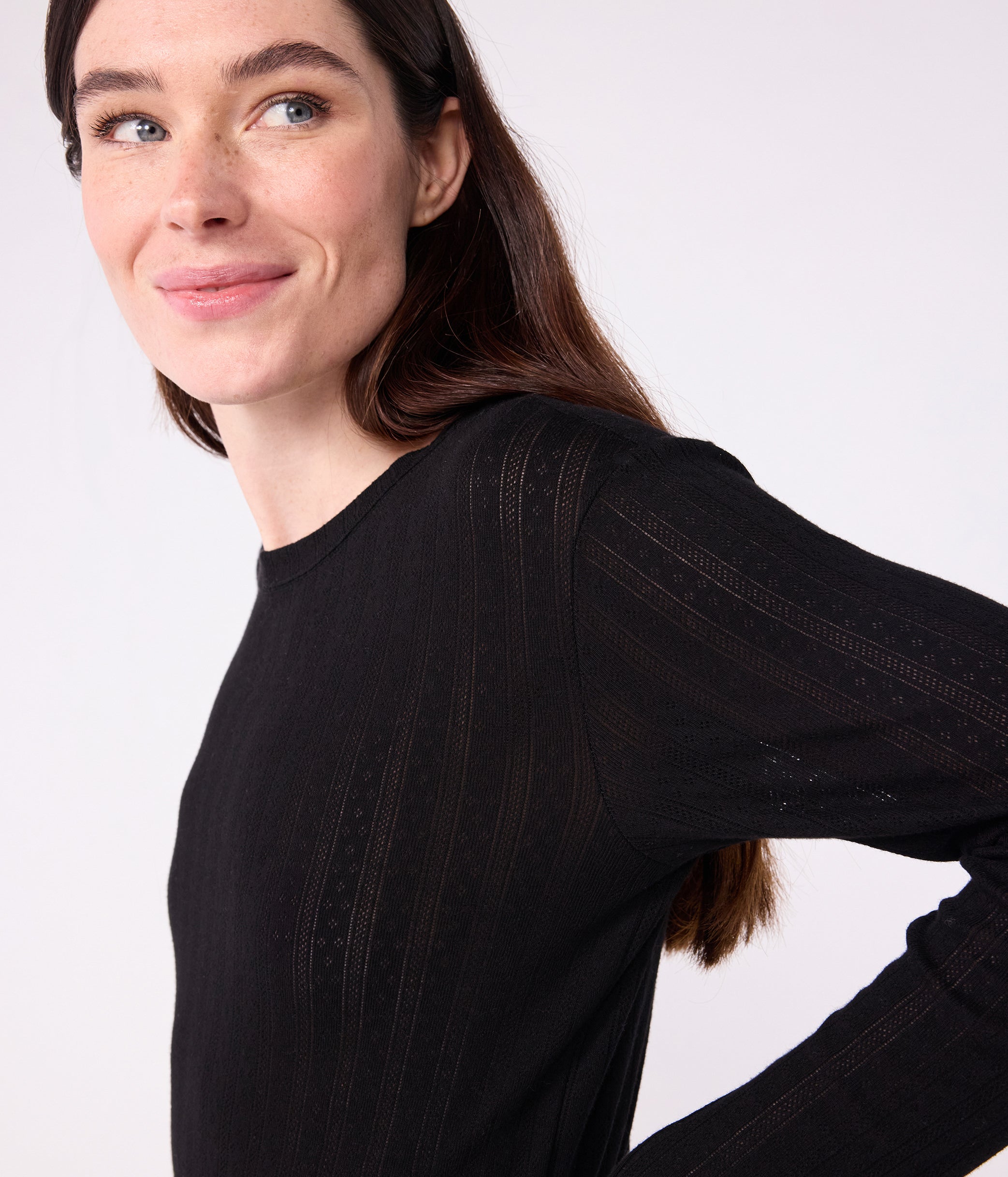 Petit Bateau LS tee med hulmønster sort