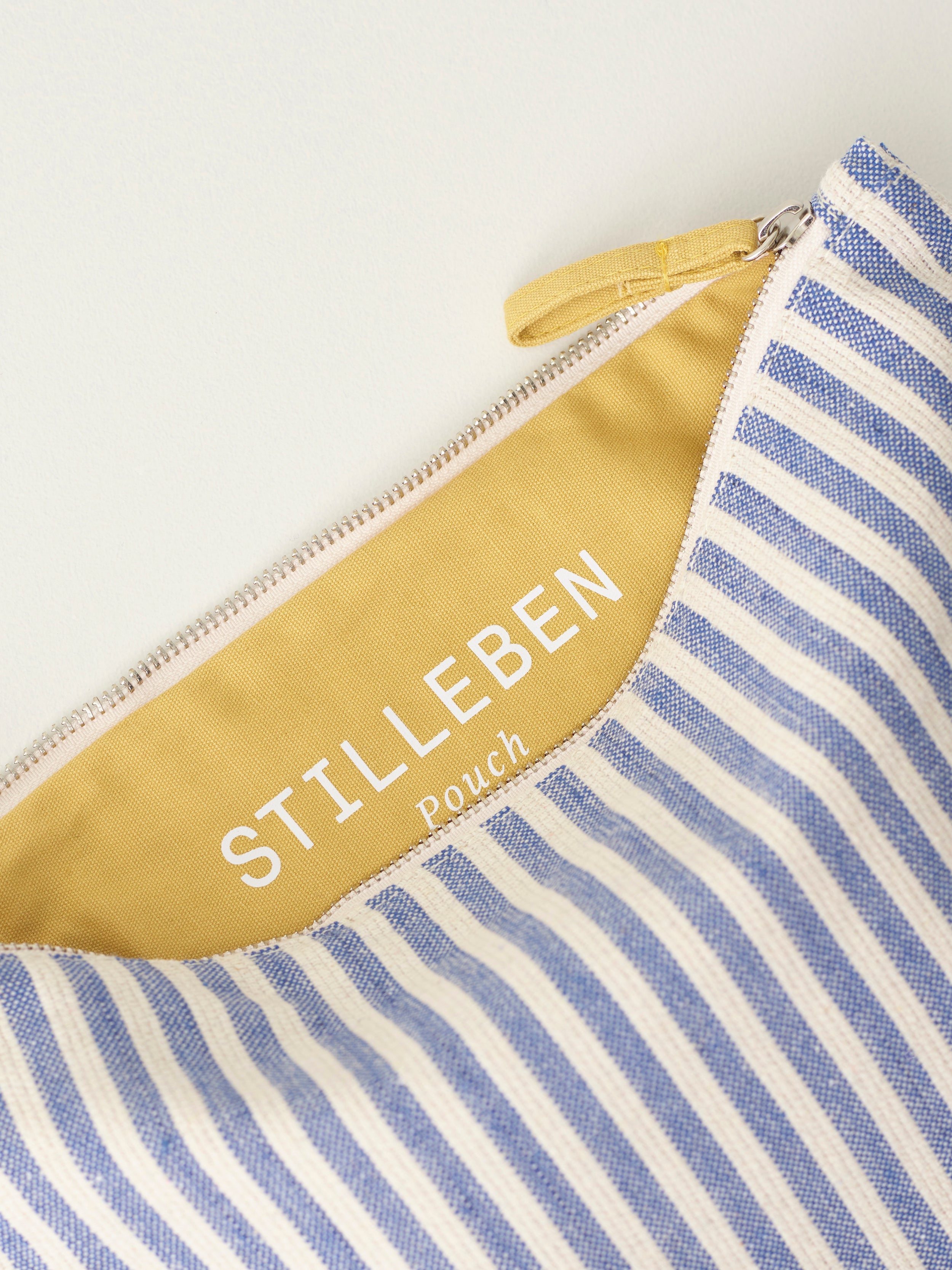 Stilleben pouch 22x16 structure blue