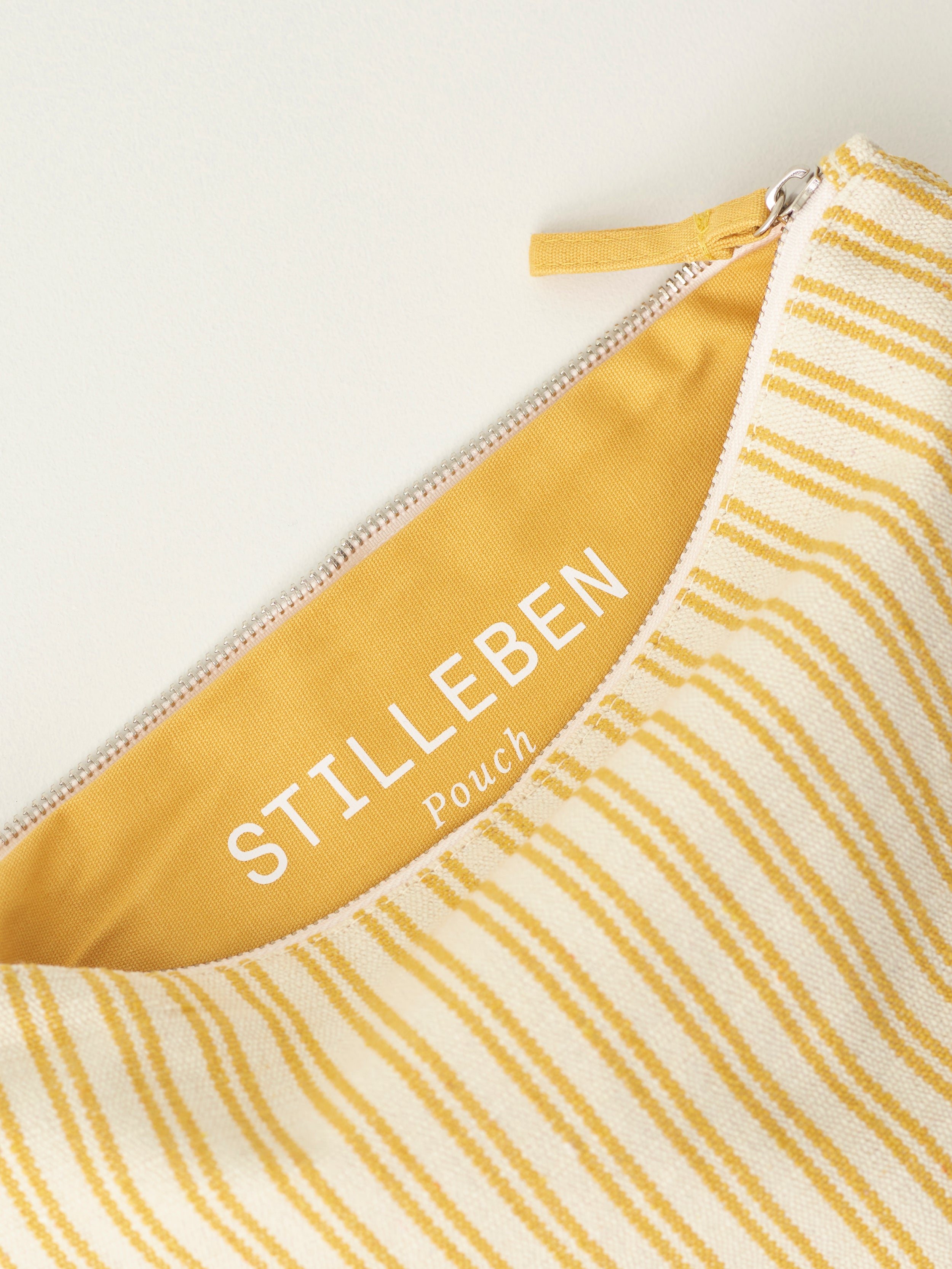 Stilleben pouch 22x16 structure yellow