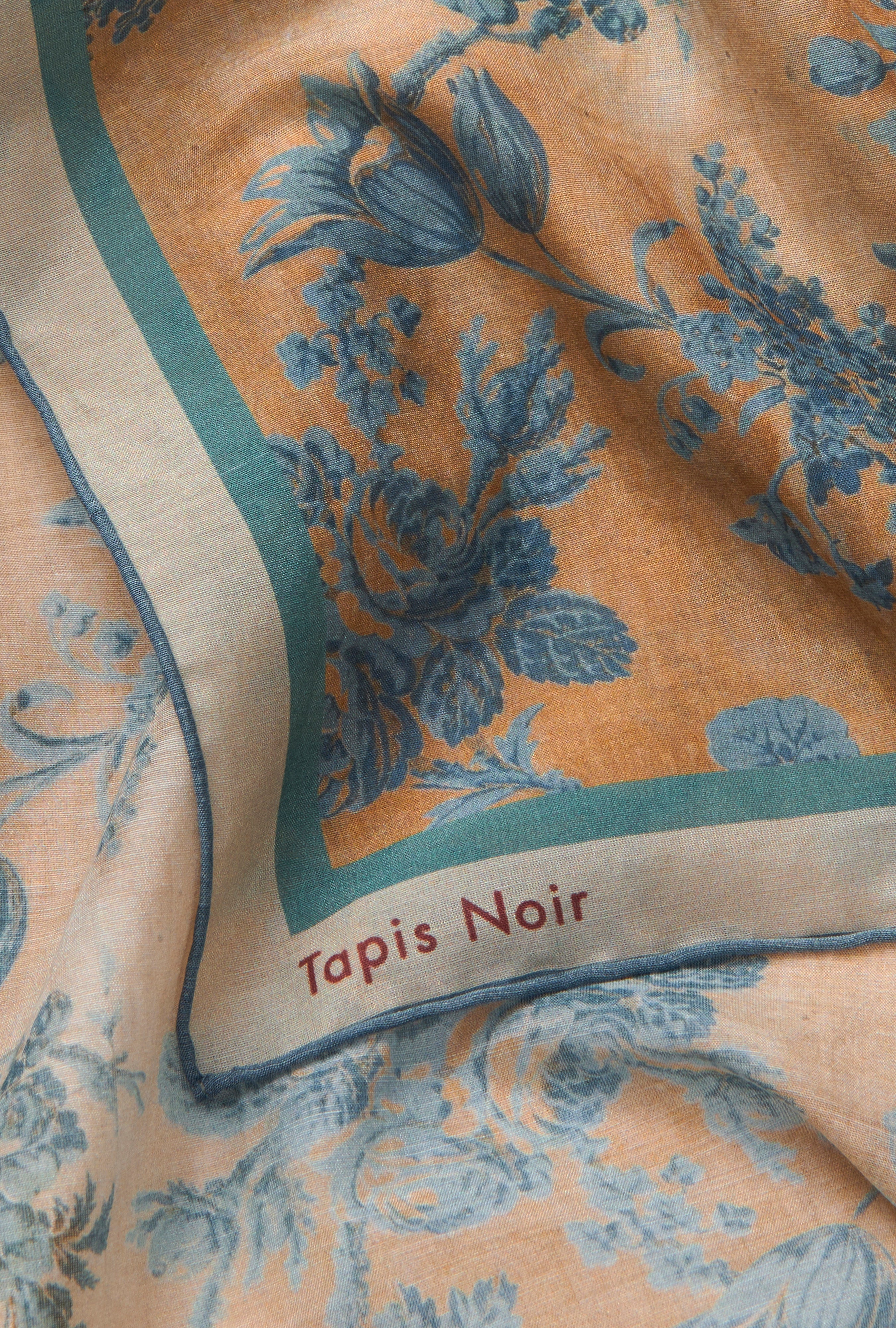 Tapis Noir Light Dahlia scarf Blue