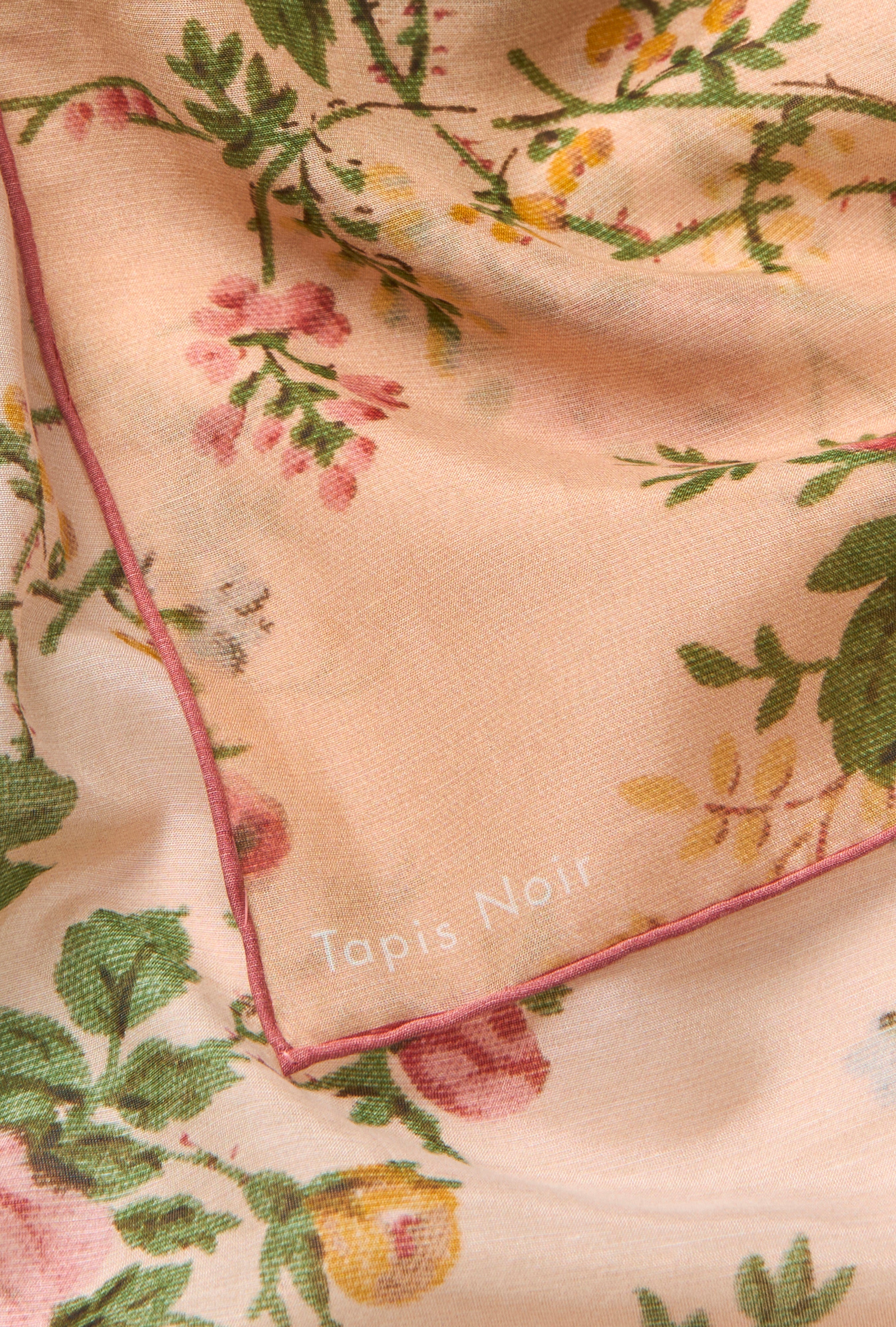 Tapis Noir light Dawn scarf Soft Pink