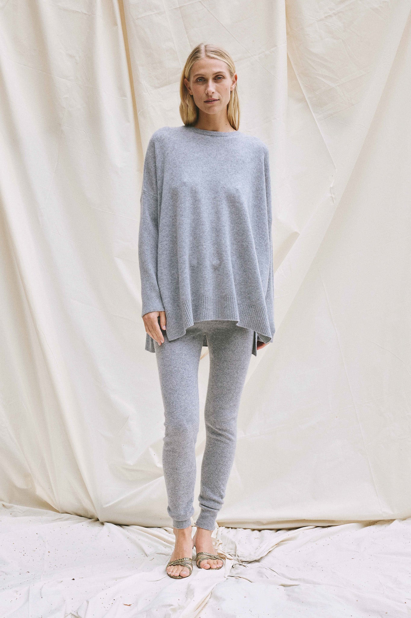 Beta Studios Berta oversize O-neck grey melange