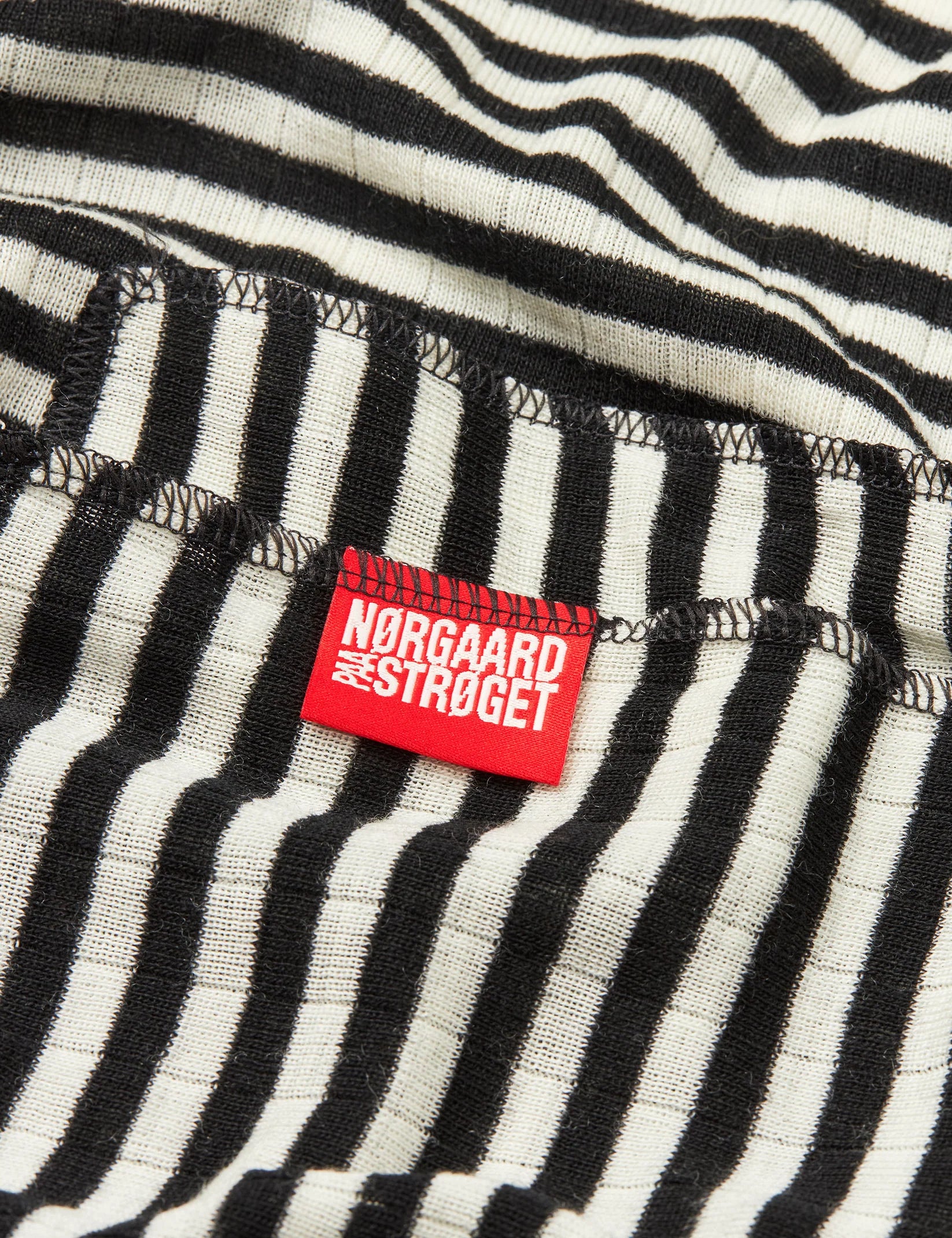NPS tørklæde Uld sort/ecru
