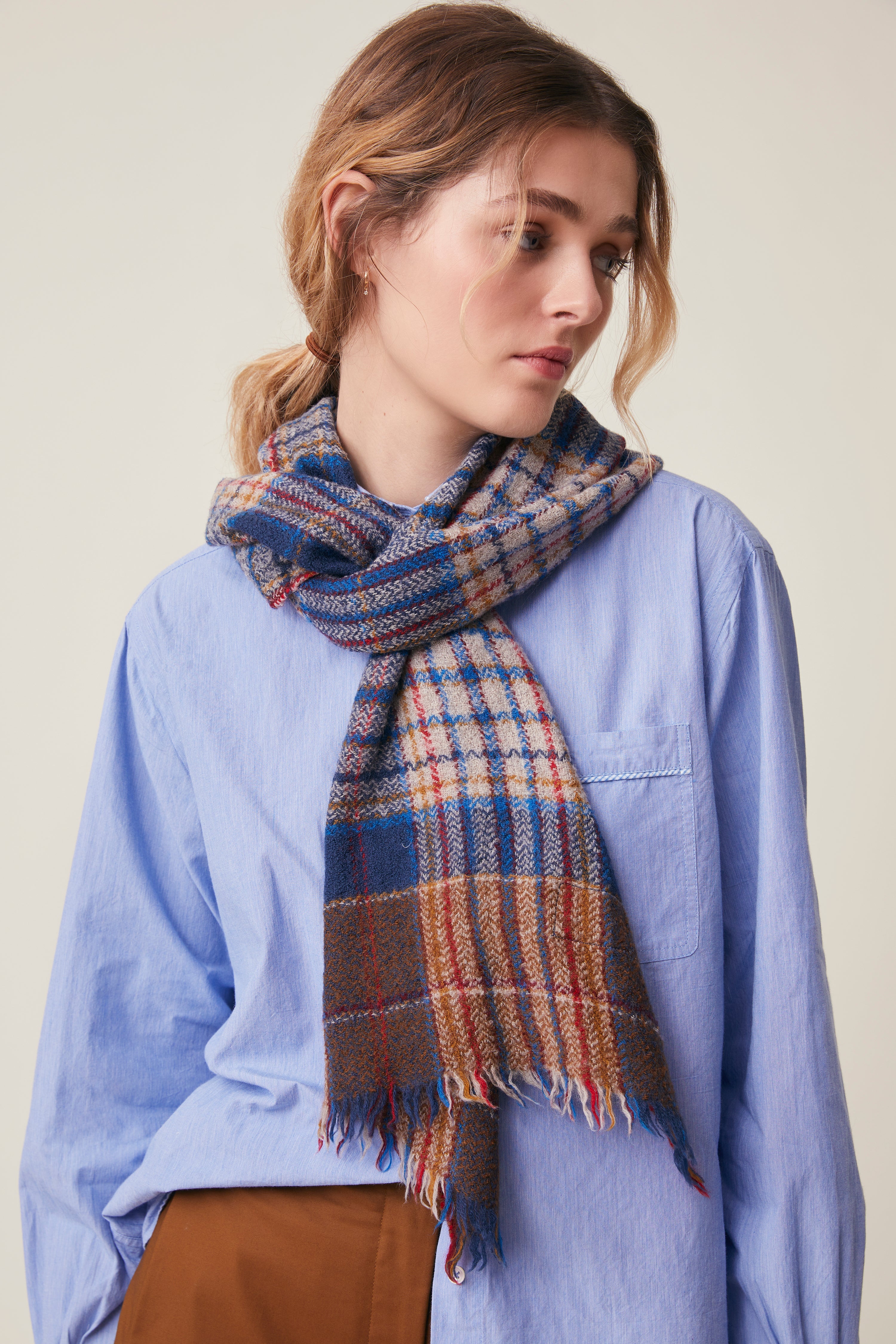 Moismont scarf Anderson No 803 Comedia
