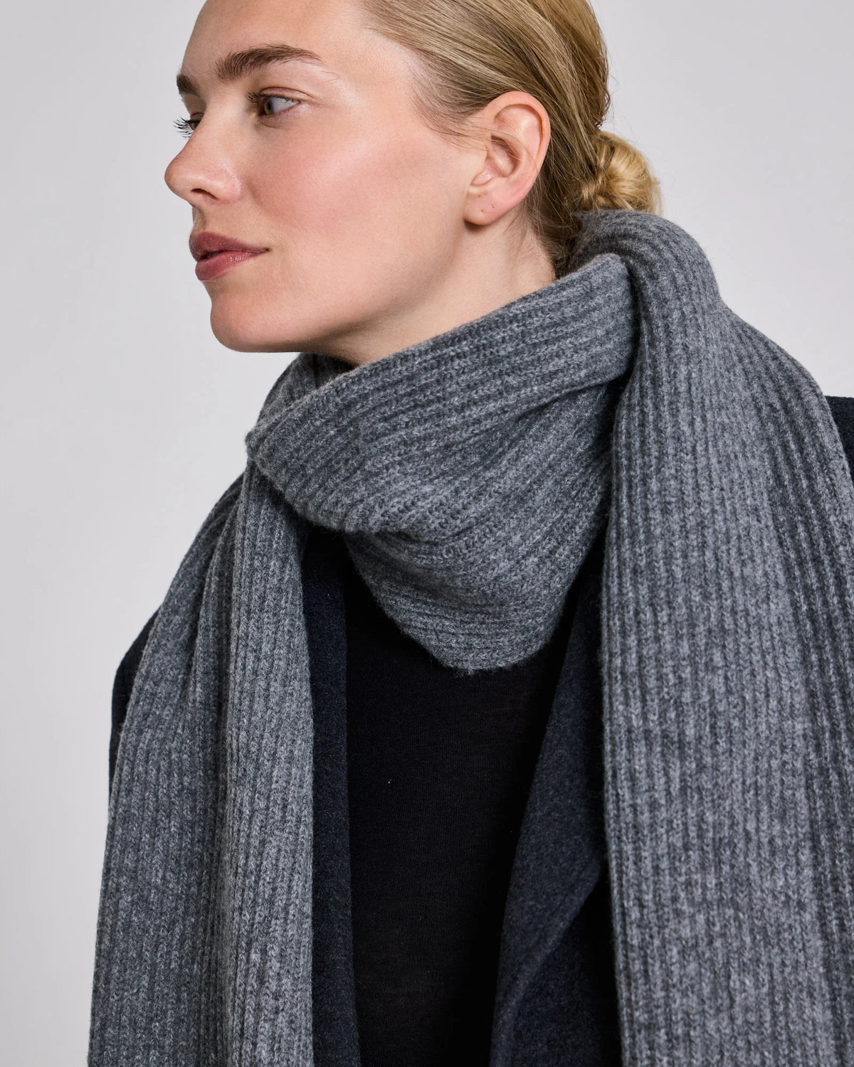 Lisva Klarisa Lambswool scarf Grafitti grey melange