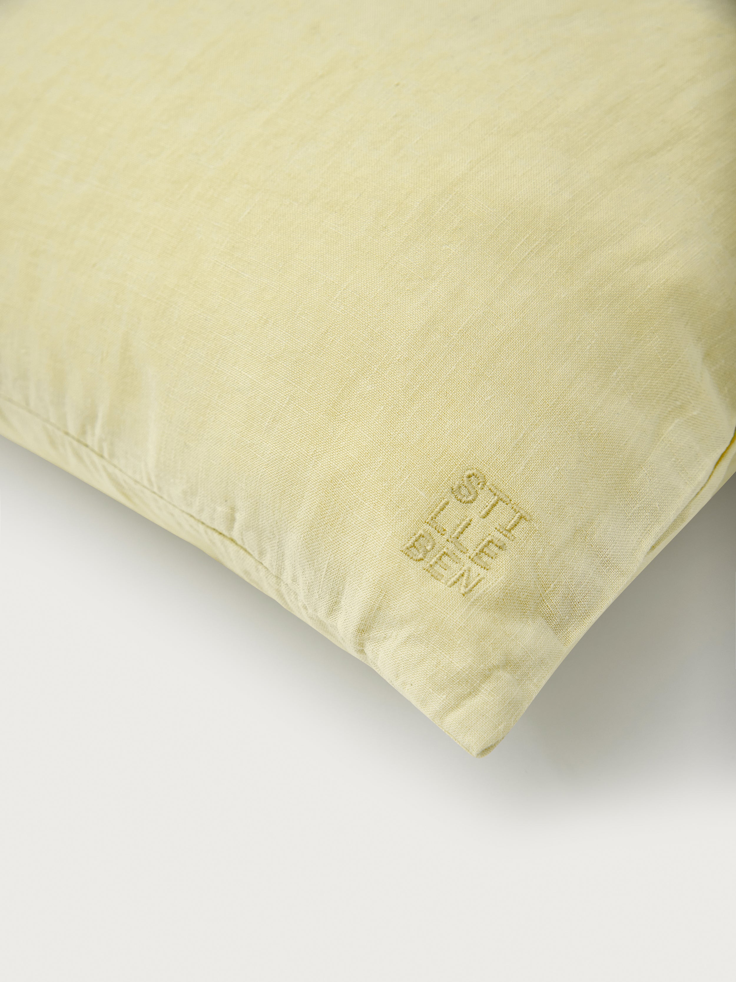 Stilleben cushion cover 50 x 50 Oat yellow