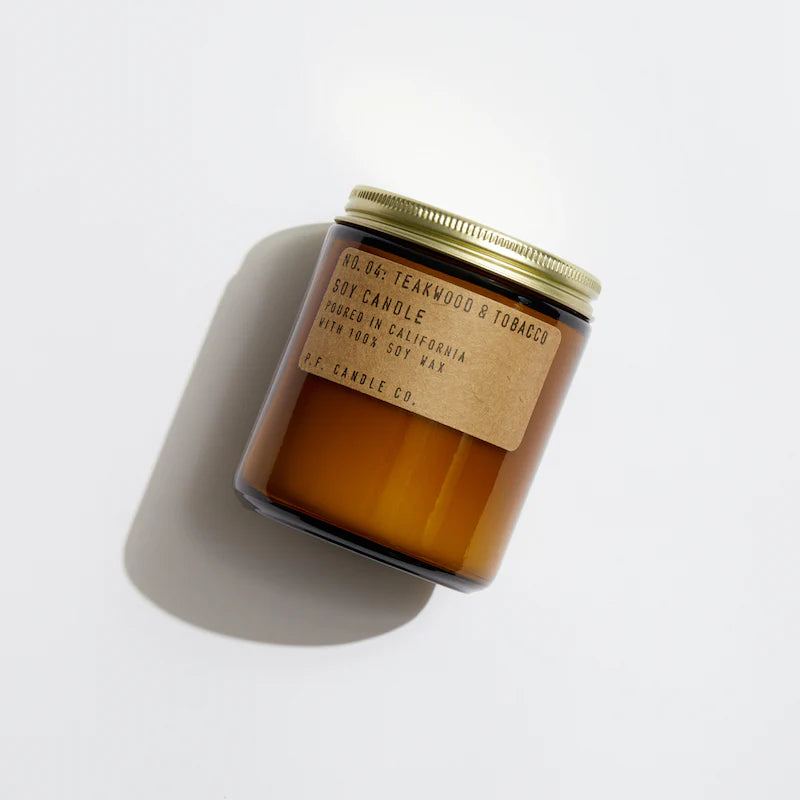 P.F. Candle standard duftlys Teakwood & Tobacco No. 04