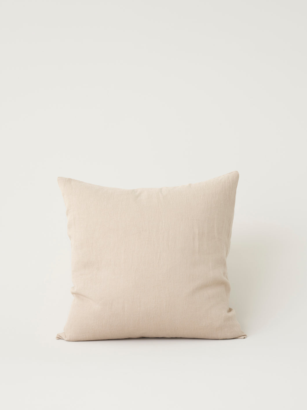 Stilleben cushion cover almond