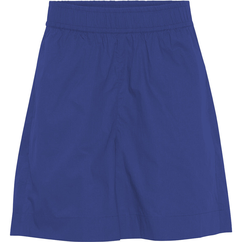 Frau Sydney shorts surf the web
