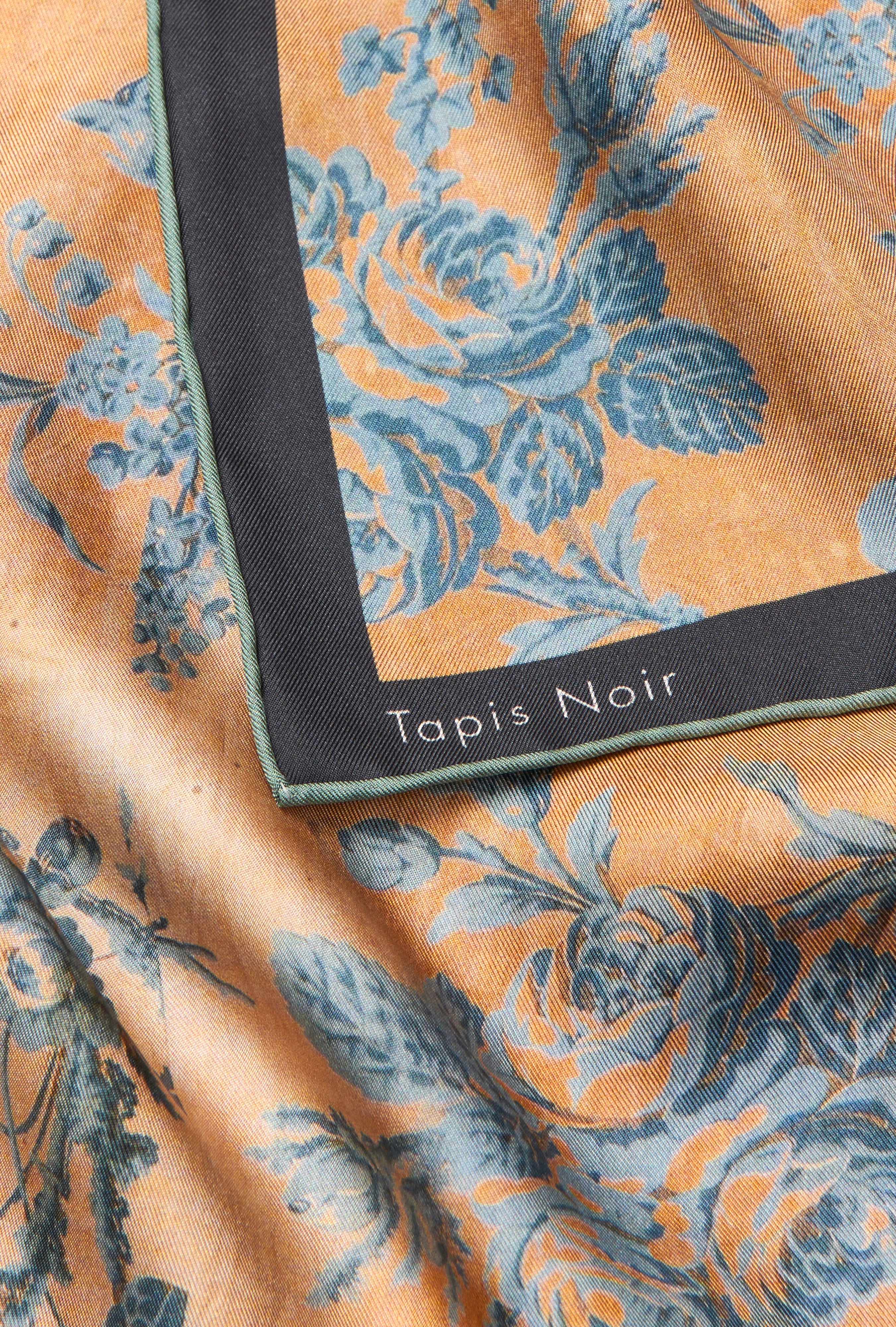 Tapis Noir classical Dahlia scarf Blue
