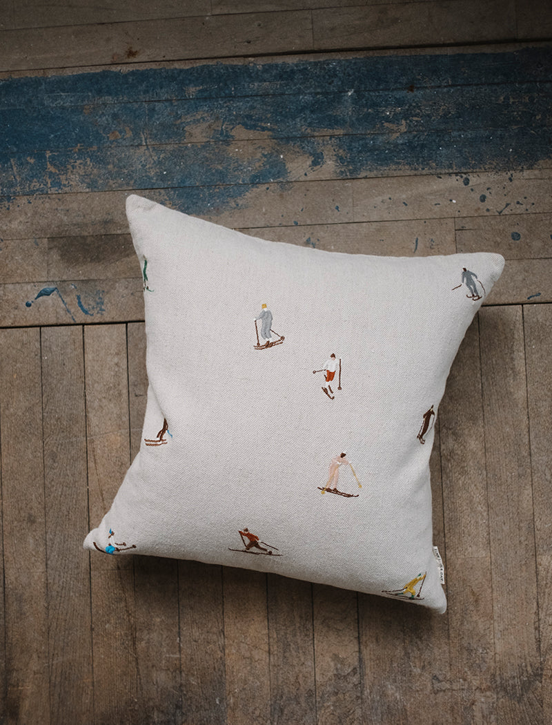 Skiers broderet cushion cover 48 x 48